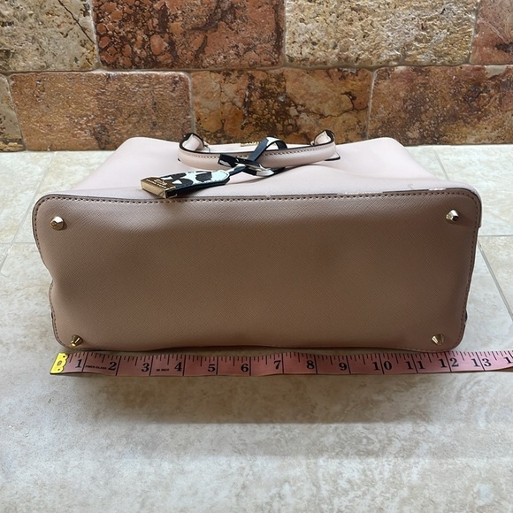 Trina Turk Beige PVC Structured Tote Bag Black White Pink Interior Gold Hardware - Picture 11 of 16